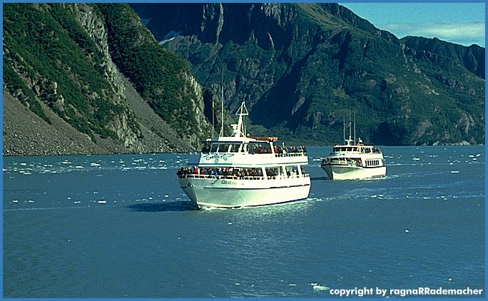 Alaska Bild: Ausflugsschiffe im Kenai Fjord National Park