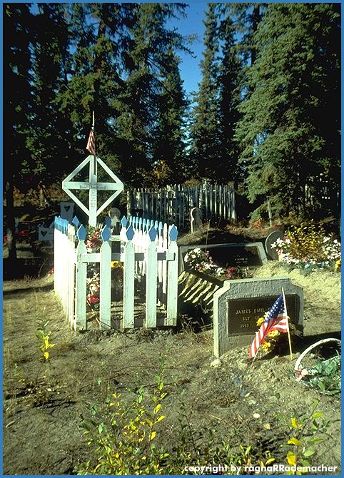 Alaska Bild: Gräber in Fort Yukon